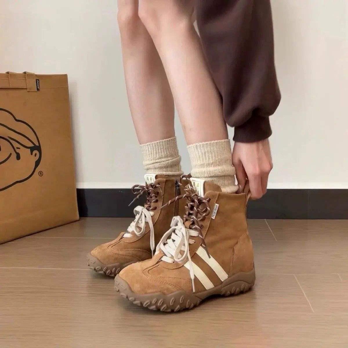 

Женские высокие кроссовки-ботильоны на весенней платформе, повседневные ботинки Мартина на мягкой подошве, увеличивающие рост на 6 см Size 37