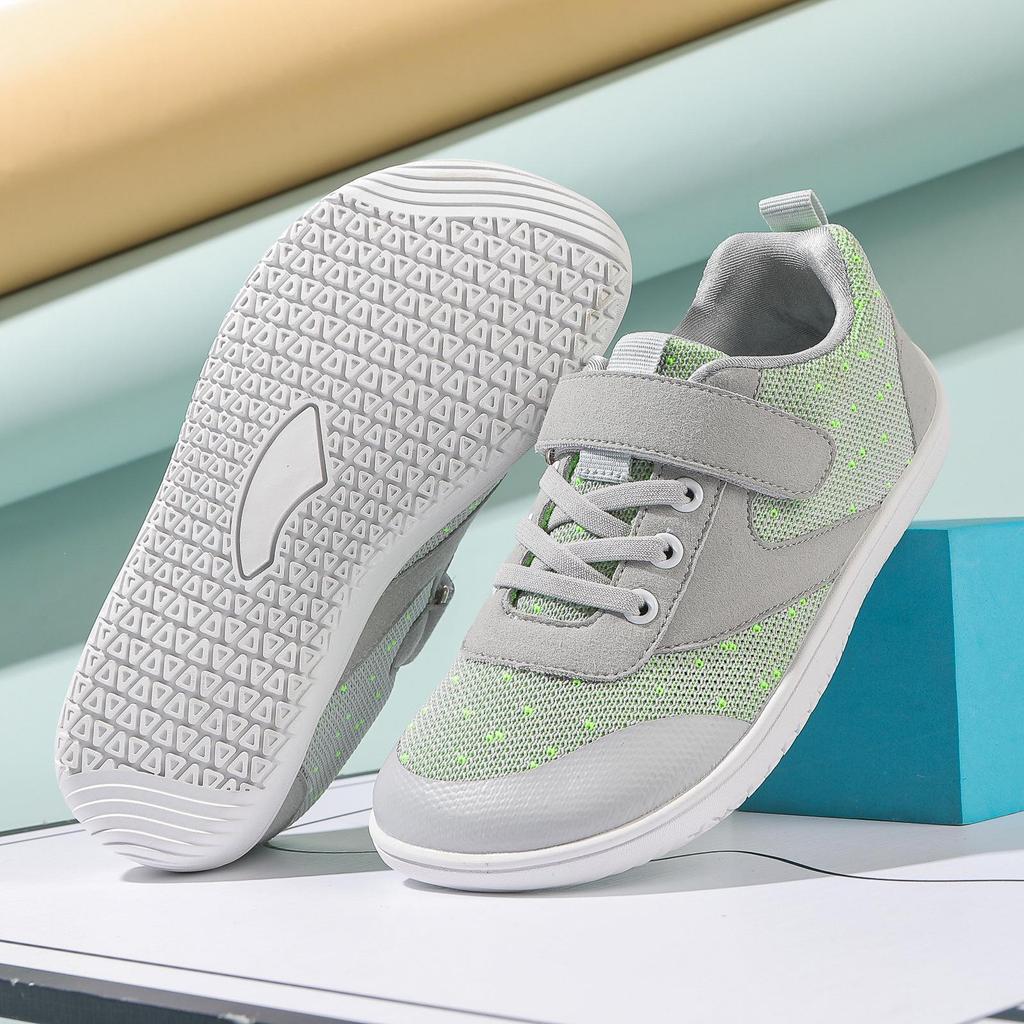 Kids' Lightweight Non-slip Breathable Sports Shoes - Soft Sole, Barefoot, Wide Toe, Flat Bottom, Ideal for Hiking and Cycling.