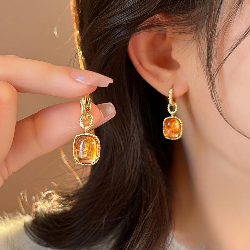

Геометрические серьги Maillard Amber Halo — стиль Гонконг