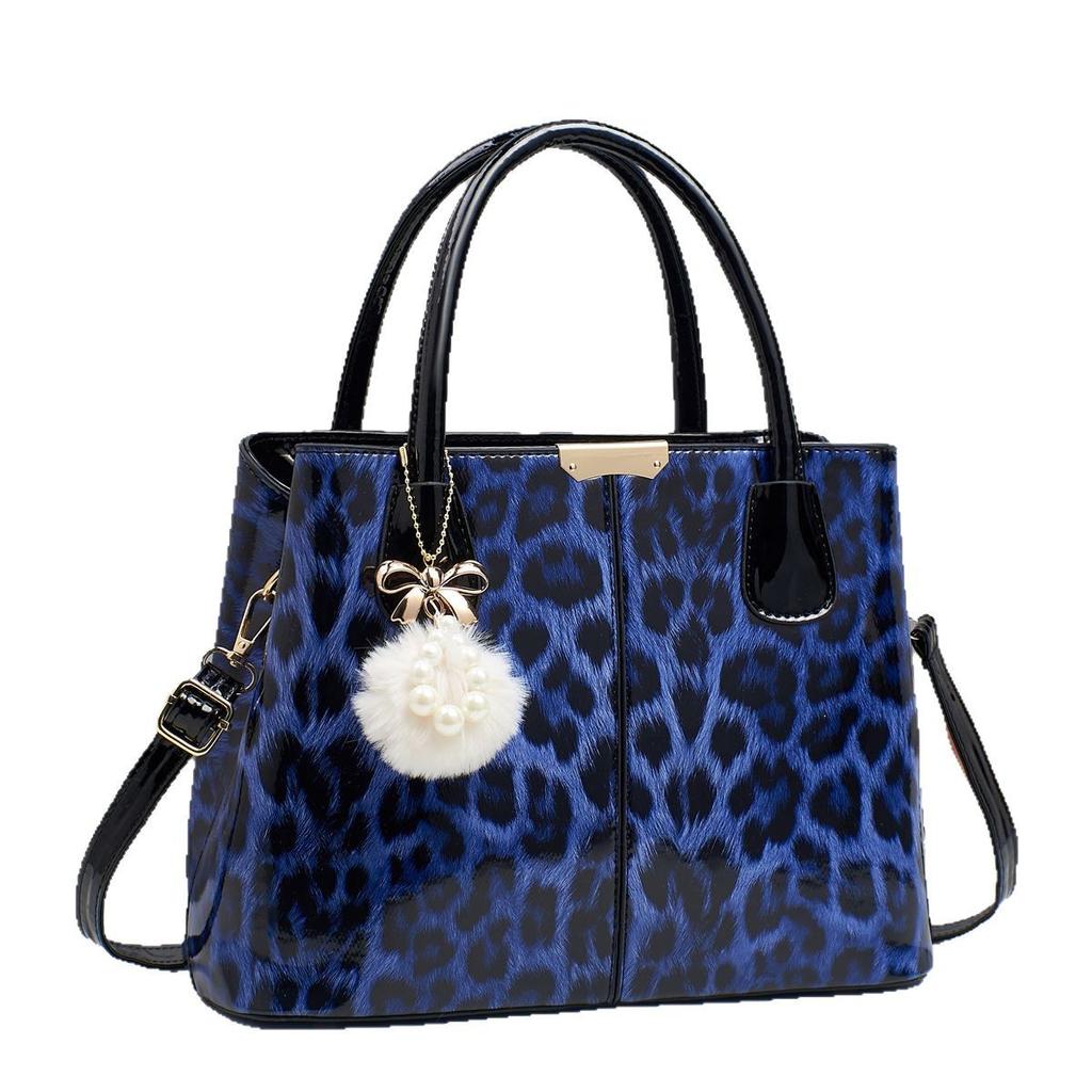 La Borsa Monospalla Personalizzata con Stampa Leopardo 2025 è alla Moda, Casual e Trendy per le Donne