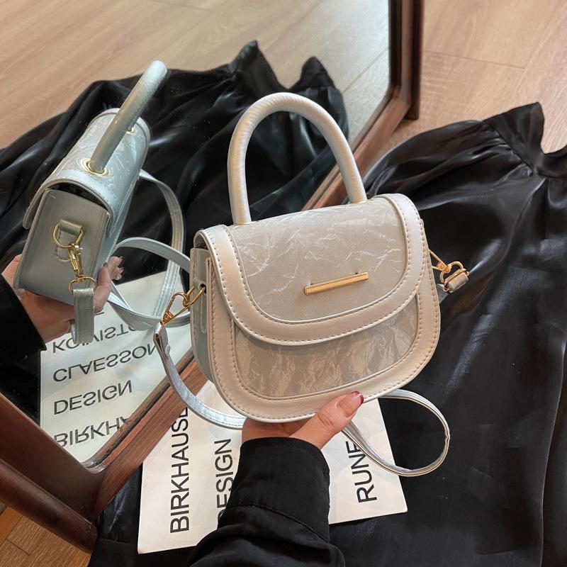 Silver Bag Women's 2025 New Fashion Niche Design Shoulder Messenger Bag High-end Women's Portable Saddle Bag