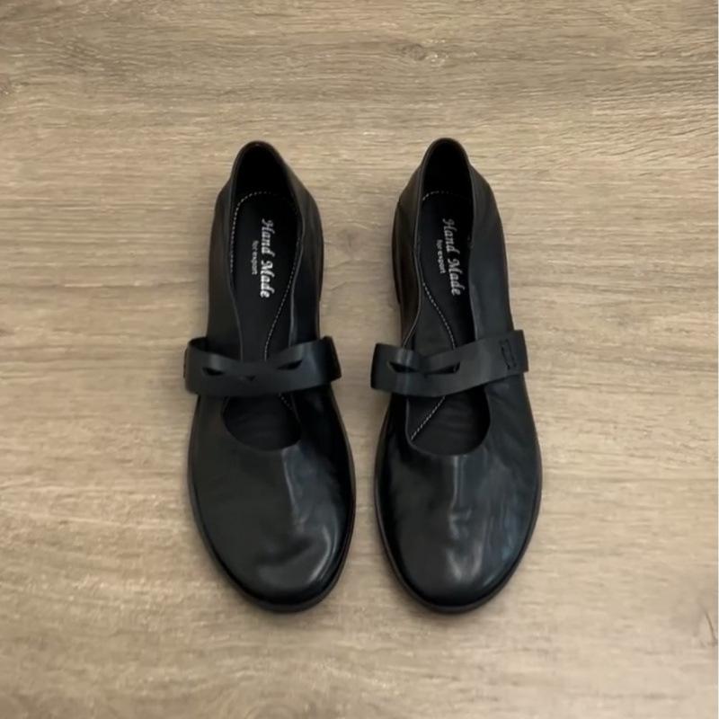 Sheepskin version shallow mouth single shoes women's 2025 summer new French one-word belt Mary Jane shoes black soft-soled small leather shoes