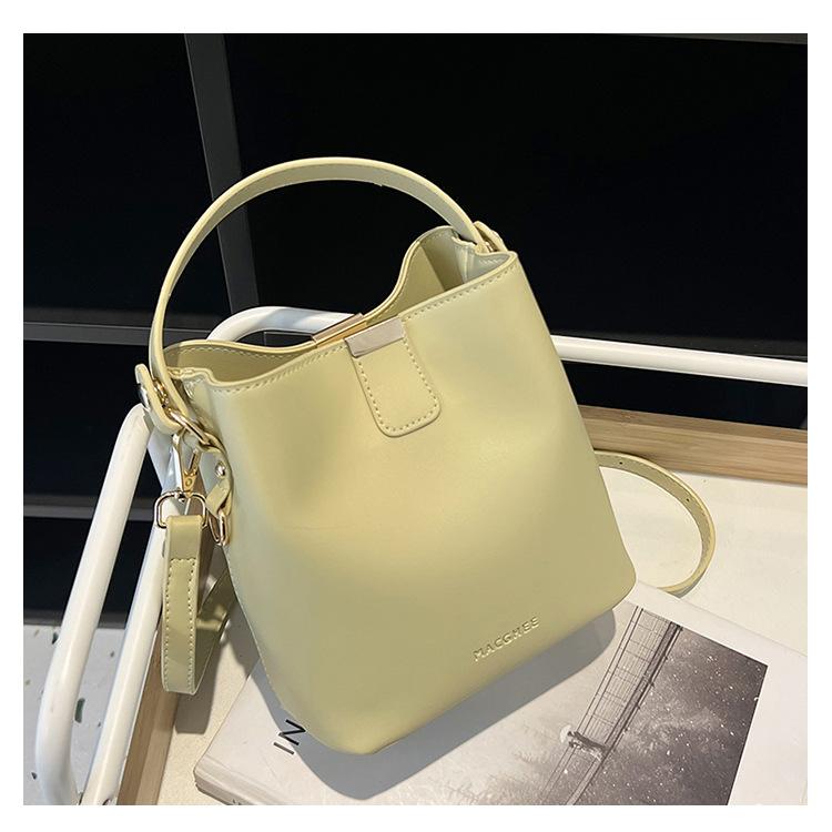 2025 New Small Bag Women's Trendy Versatile Retro Shoulder Messenger Bag Summer Fashion Portable Bucket Bag