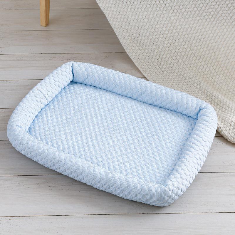 

Summer Pet Cooling Mat: Ice Bean Cool Pad for Cats & Dogs S: 45x40 cm светло-синий