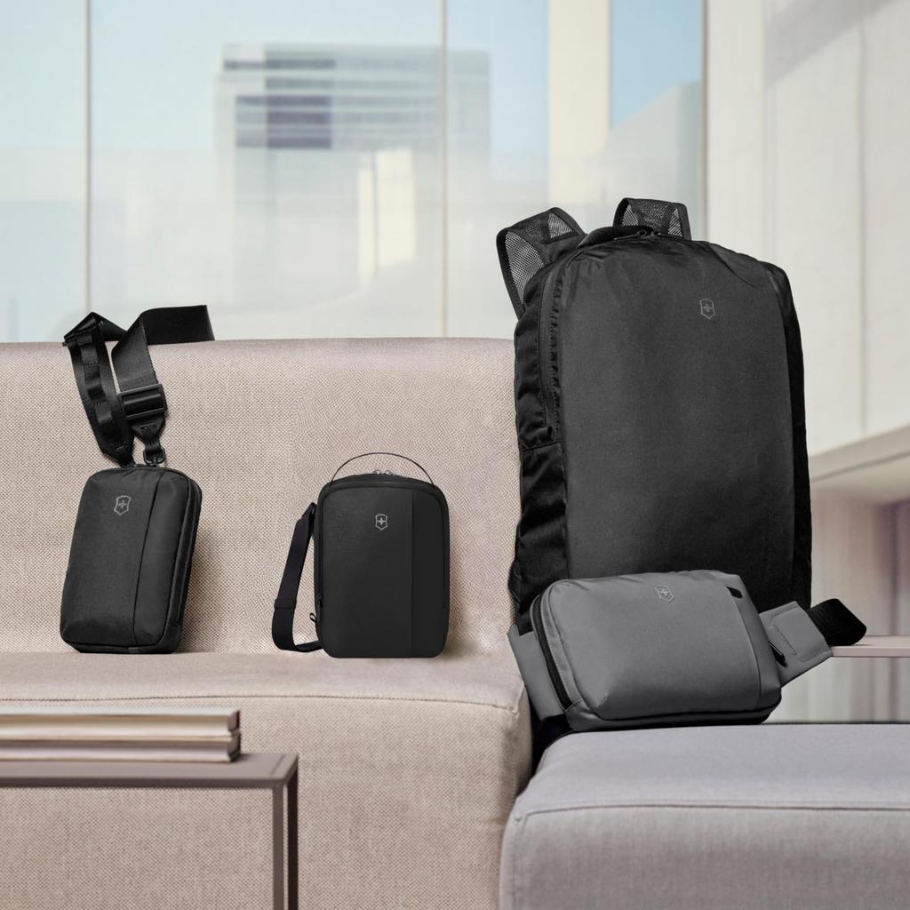 Victorinox Esențiale de călătorie Compact Toaletă Capacitate 2L cu Fermoar Perfect pentru Afaceri sau ca Geantă/Plic Negru, Buzunar, Călătorie, Excursii, Cadou,