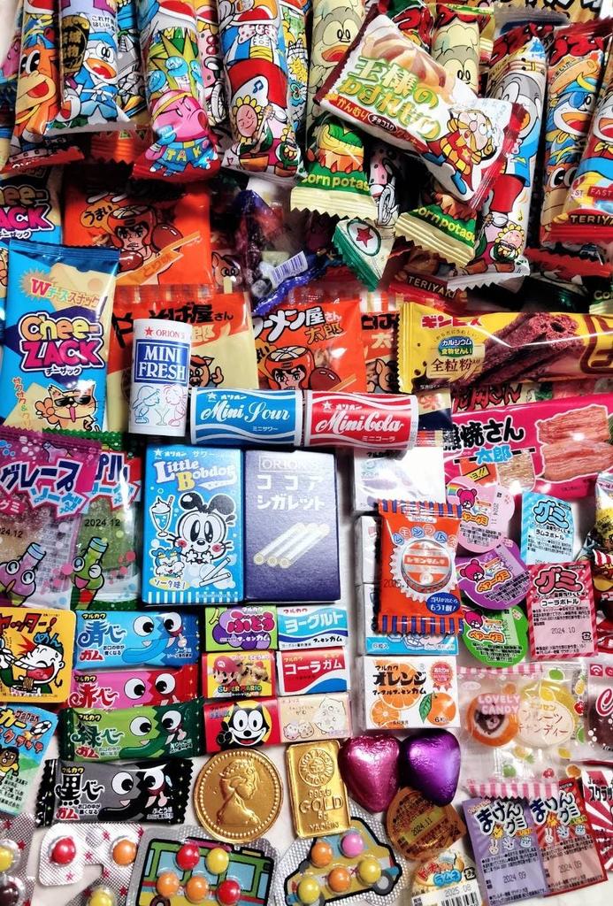 Assorted Japanese Candy Set with Shop Original Wet Wipes Great for Bulk Grab Food and Adults (120 Pieces) - Tasting, Buying, Birthdays, Surprises,