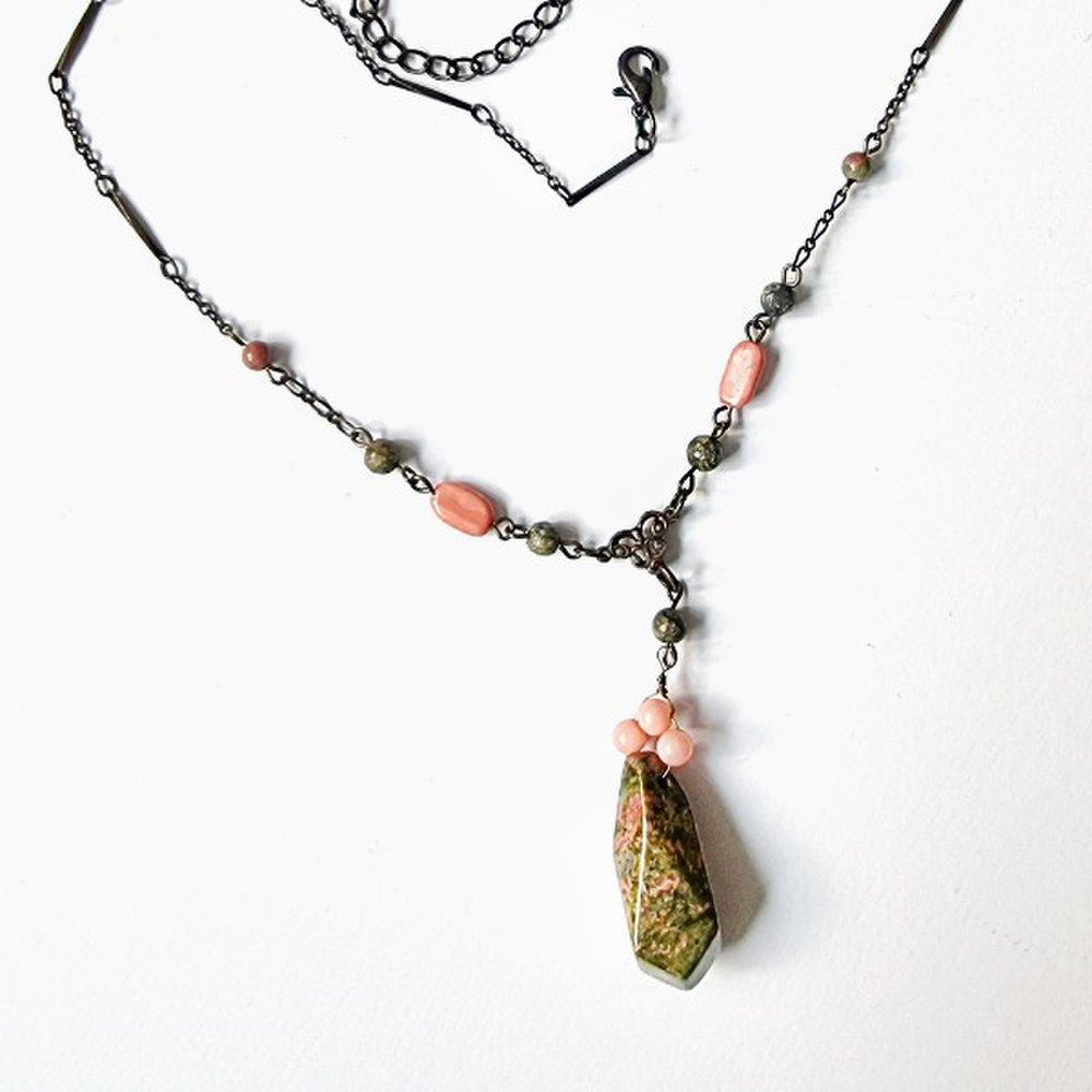 

Handmade Plum Blossom and Coral Stone Necklace_P333931031