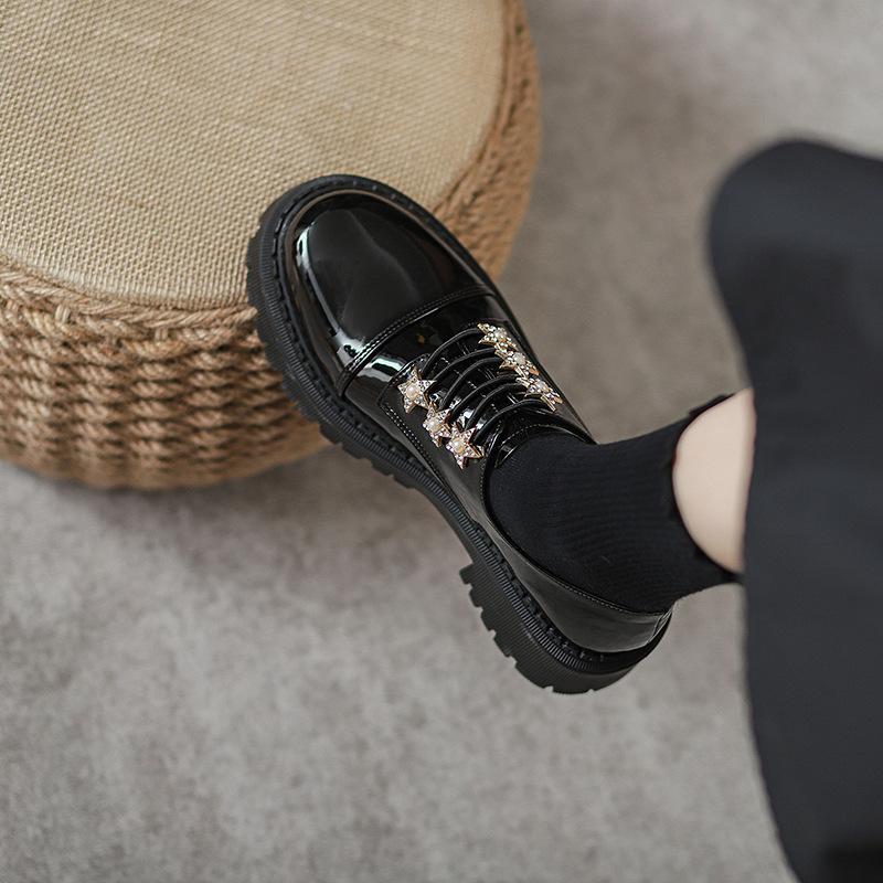 

Весна новая маленькая кожаная обувь женская стразы звезда толстый каблук стиль колледжа одинарная обувь мода женщины 40 чёрный