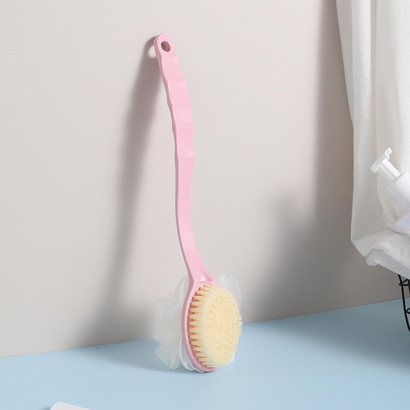 Dubbelzijdige badschrobborstel met zachte haren en lange ergonomische handgreep voor exfoliëren en rugschrobben