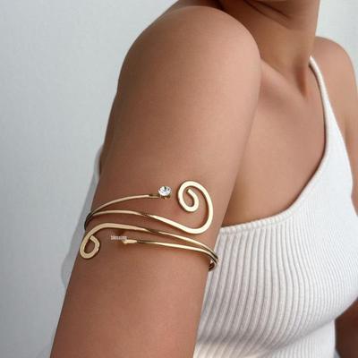 Übertriebenes geometrisches offenes Armreif mit Diamantbesatz für Damen