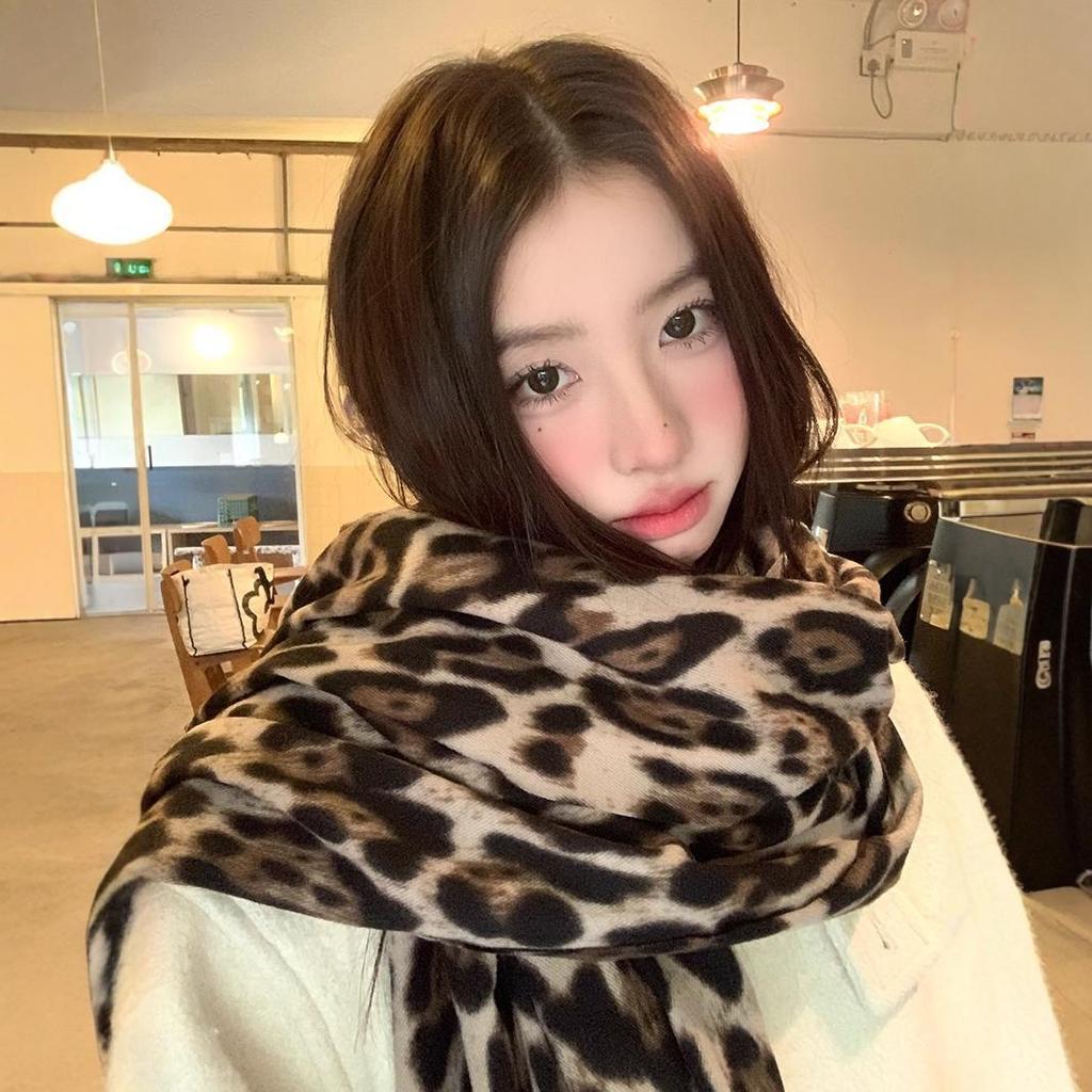 New Leopard Print Thickened Warm Scarf Women's Autumn and Winter European and American Fashion Daily Imitation Cashmere Fringed Scarf Shawl Tide
