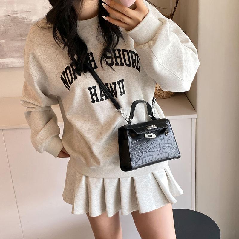 Women's bag 2025 new bag women's autumn and winter fashion versatile messenger bag crocodile pattern portable small square bag