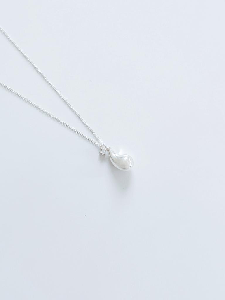 Still Instant Star Curl Necklace