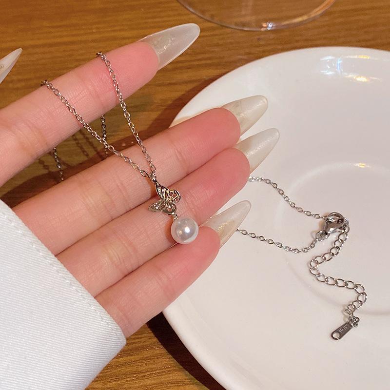 High-end Super Flash Zircon Titanium Steel Necklace Women's Versatile Niche Temperament Silver Collarbone Chain Internet Celebrity New Accessories