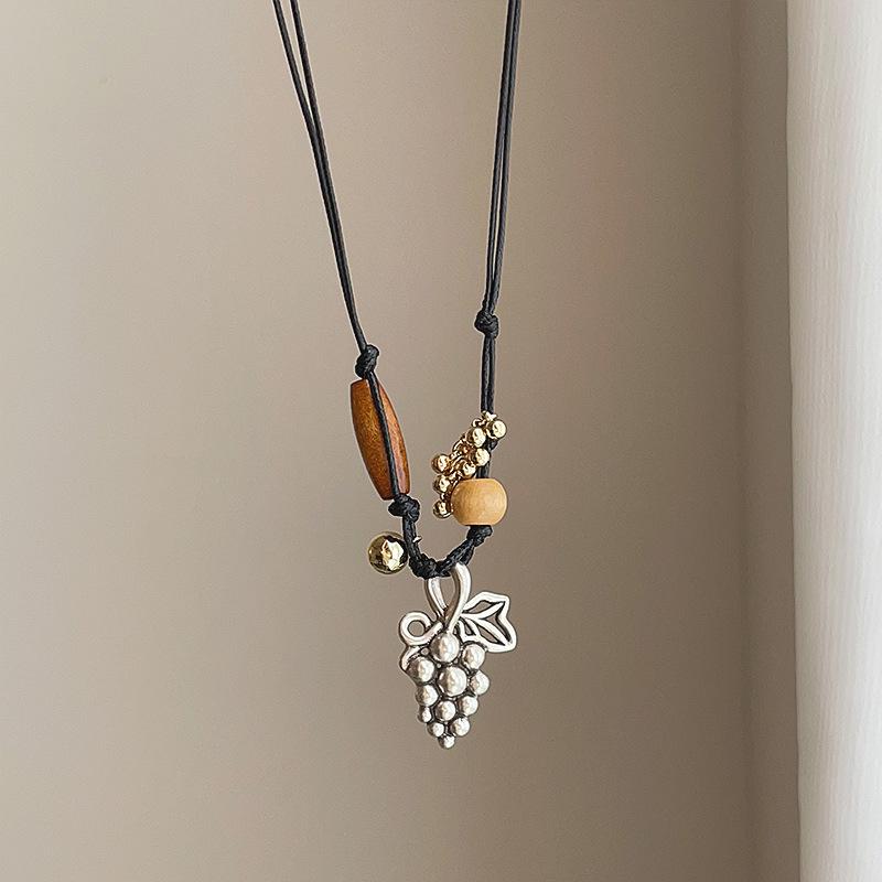 Li Yitong Style Grapevine Braided Drawstring Necklace: Retro, Fashionable and Versatile Women's Choker