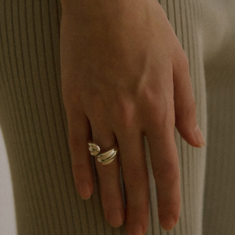 FLIT FULL LEAF TWIST RING