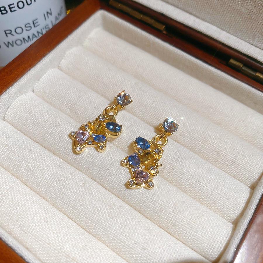 

Silver Needle Diamond-Studded Horse Stud Earrings - Versatile, Elegant, High-End Luxury Design
