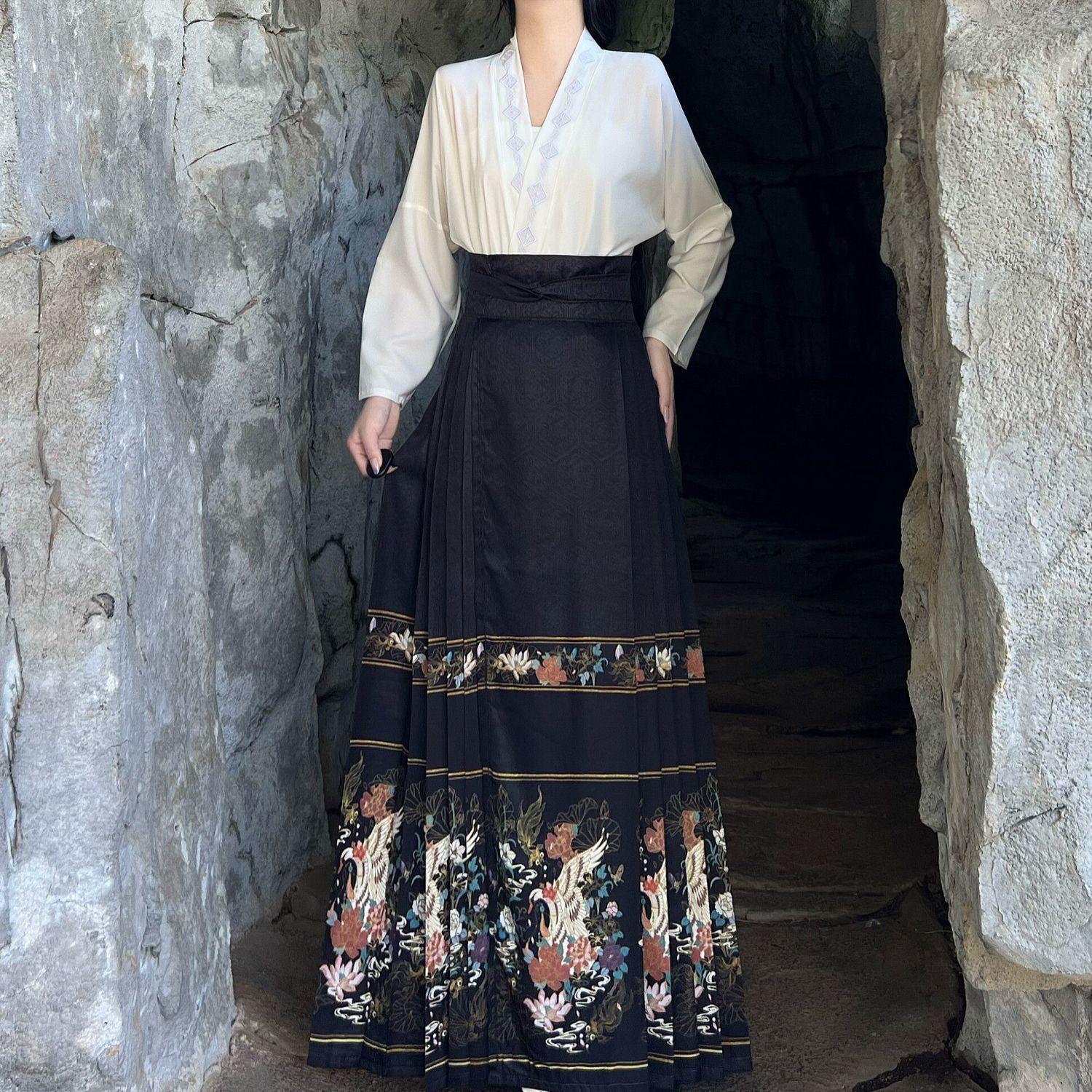 Женский костюм ханьфу в китайском стиле династии Мин — фото 6