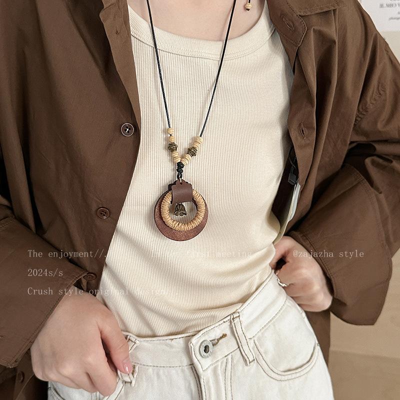 New Chinese Retro Popular Ethnic Style Necklace Women's Versatile Niche Long Sweater Chain High-end Simple Accessories