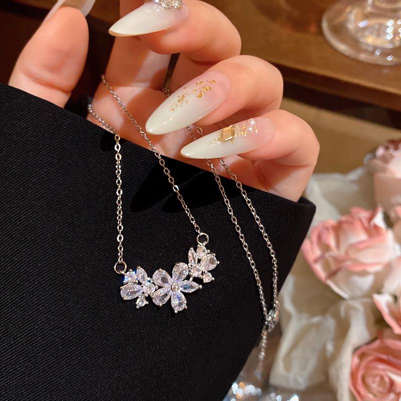 "Trendy High-End Pearl Necklace: Versatile Titanium Steel Clavicle Chain for Women"