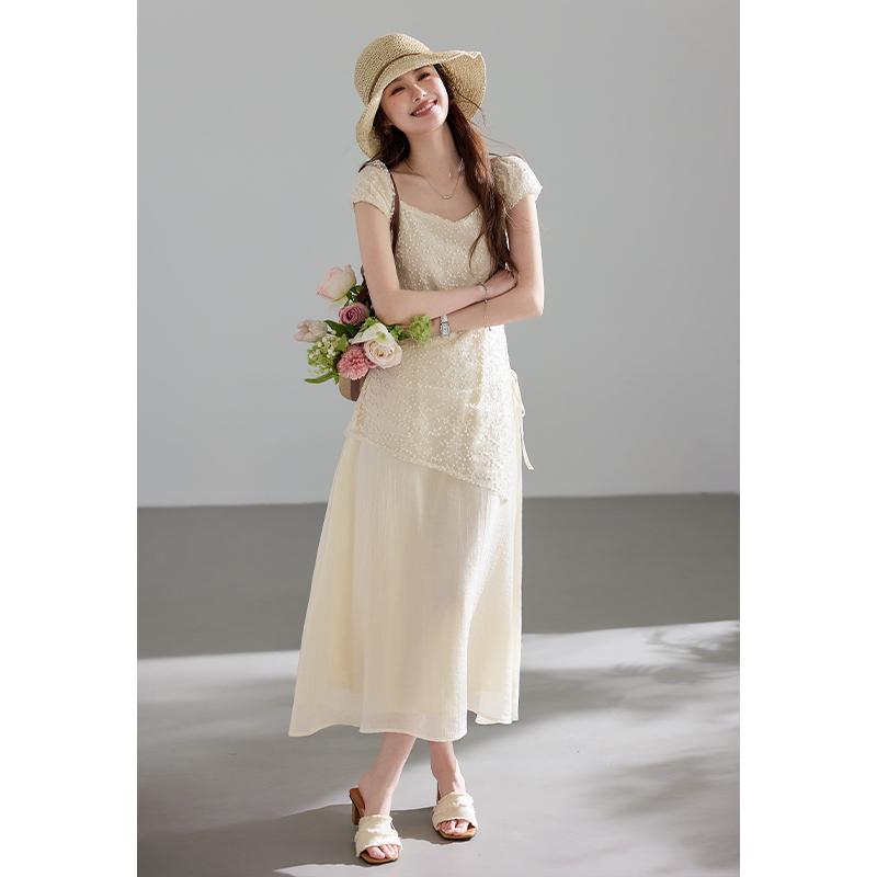 [Chunjian] French retro short sleeved one shoulder embroidered dress Bohemian gentle temperament vacation long dress