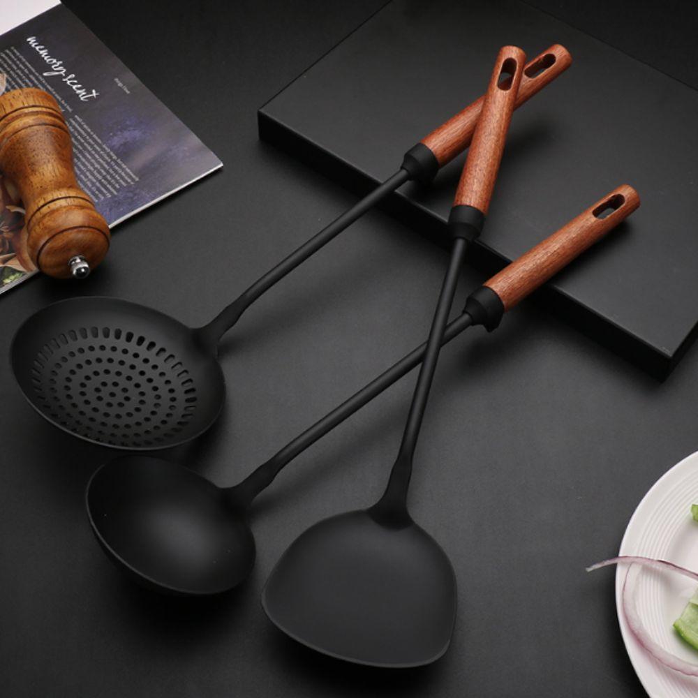 Heat-resistant Iron Wok Spatula Wood Long Handle Strainer Spoon Frying Scoop Chinese Restaurant