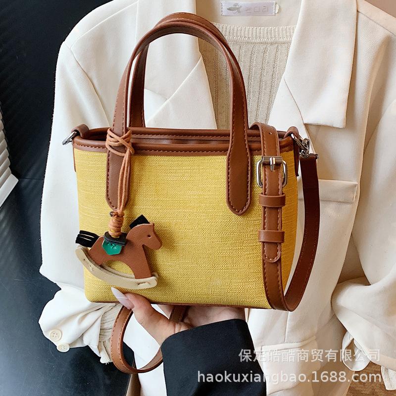 Large-capacity Bag Women's Summer Versatile 2025 New Casual Messenger Bag Texture Portable Commuter Bucket Bag