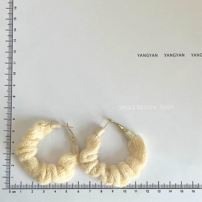 Korean Style Autumn/Winter Knitted Wool Ear Hoops - Retro, Simple, and Versatile Niche Design