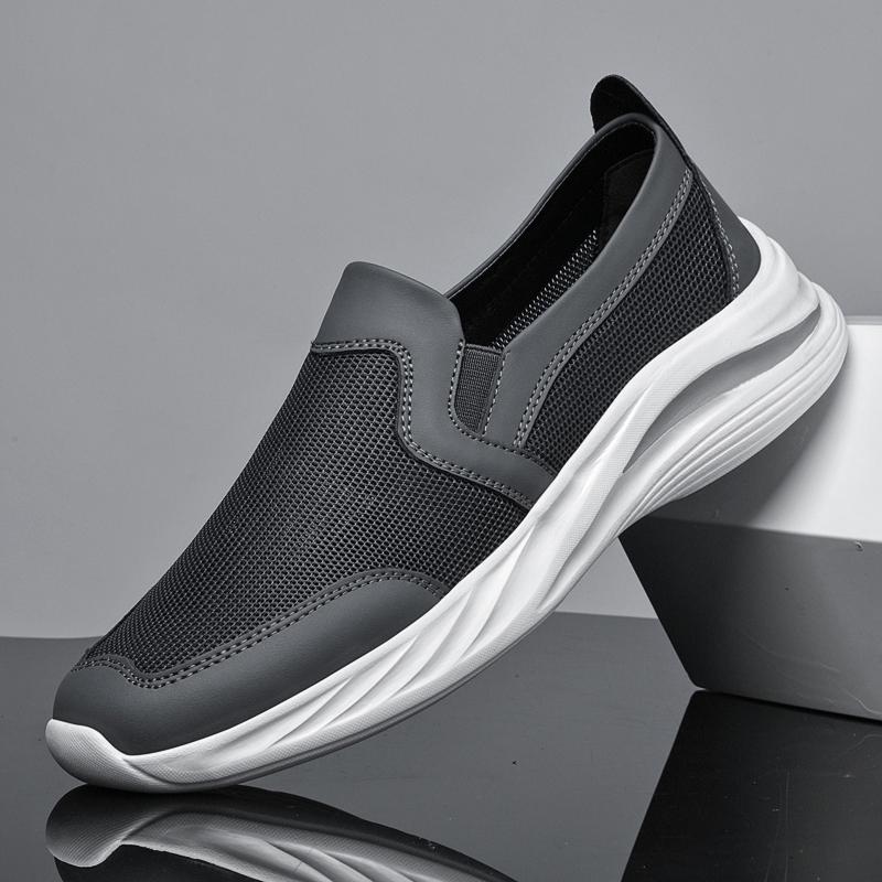 Breathable Men Casual Shoes Lightweight Outdoor Male Walking Shoes Anti-slip Men's Mesh Sneakers Slip On Flats Soft Male Loafers