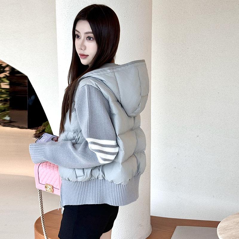 Herbst und Winter neue kleine Kapuzen-Vier-Riegel-Daunenjacke Damen 2025 Koreanische Version Strickärmel Splicing Yoga-Kleidung Trend