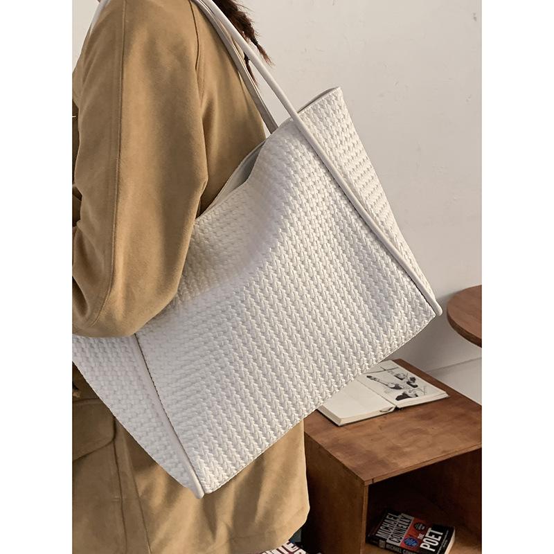 Retro Woven Pattern Bag Women's 2025 New Autumn Fashion High-end Tote Bag Large-capacity Shoulder Commuter Bag