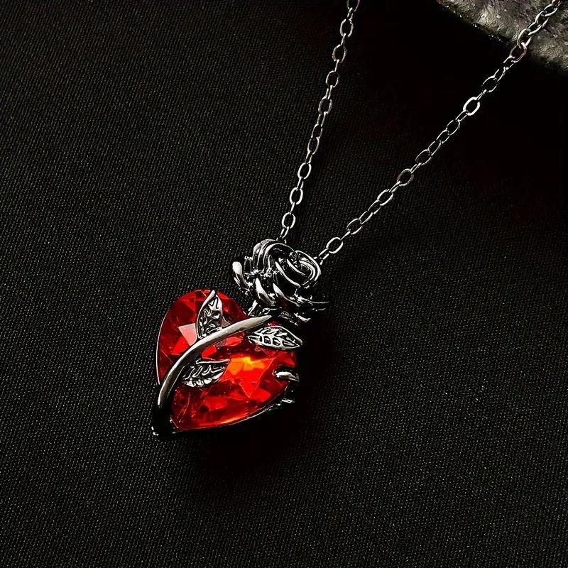 Gothic Heart Rose Necklace: European & American Dark Floral Clavicle Chain Gift