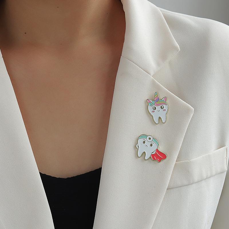 Lovely Tooth Enamel Pin Rabbit Animal Dentist Brooch Badge Metal Accessories Lapel Pin Backpack Hat Gift Doctor Nurse Jewelry