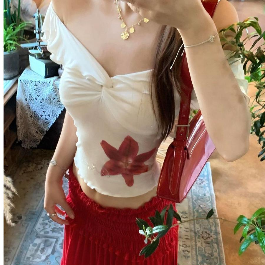 One-word shoulder flower print short-sleeved T-shirt top, thin edge pleated skirt, new suit for women
