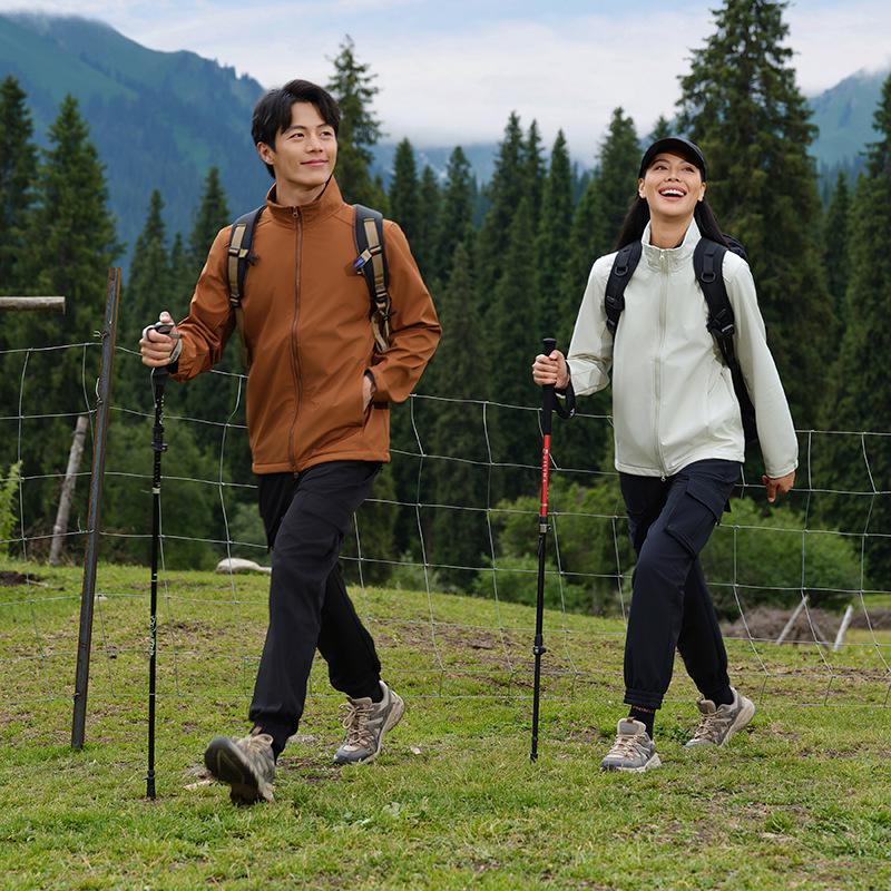 Logo-Printed Stand Collar Jacket: Outdoor Windbreaker for Spring/Autumn, Trendy Chinese Style Workwear for Mountaineering