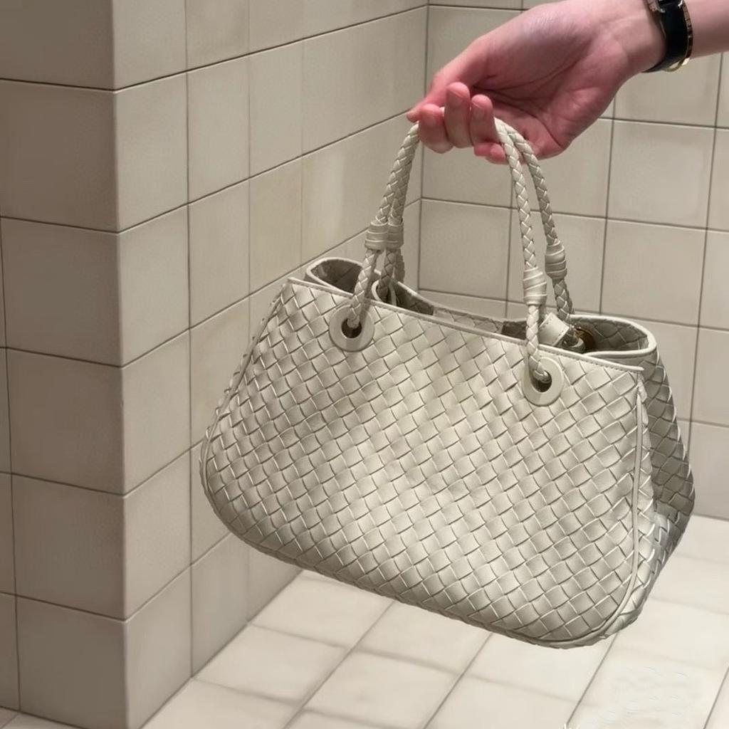 Kleine Nische Luxus Stil Neu Hochwertig Gemüsekorb Tragetasche Einzelne Schulter Pendeln Große Kapazität Gewebte Tasche Handgehalten Diagonale Umhängetasche