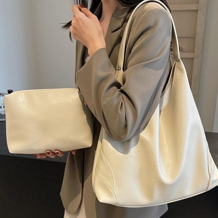 2025 Autumn and Winter New Korean Version Temperament Fashionable Large Capacity Soft Leather Underarm Shoulder Bucket Commuter Tote Bag Women