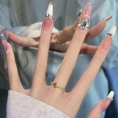 Umělé nehty Nositelná manikúra Zralá baletní manikúra Nálepka na nehtové umění Středně dlouhé Trojrozměrné zvýraznění Diamantové srdce