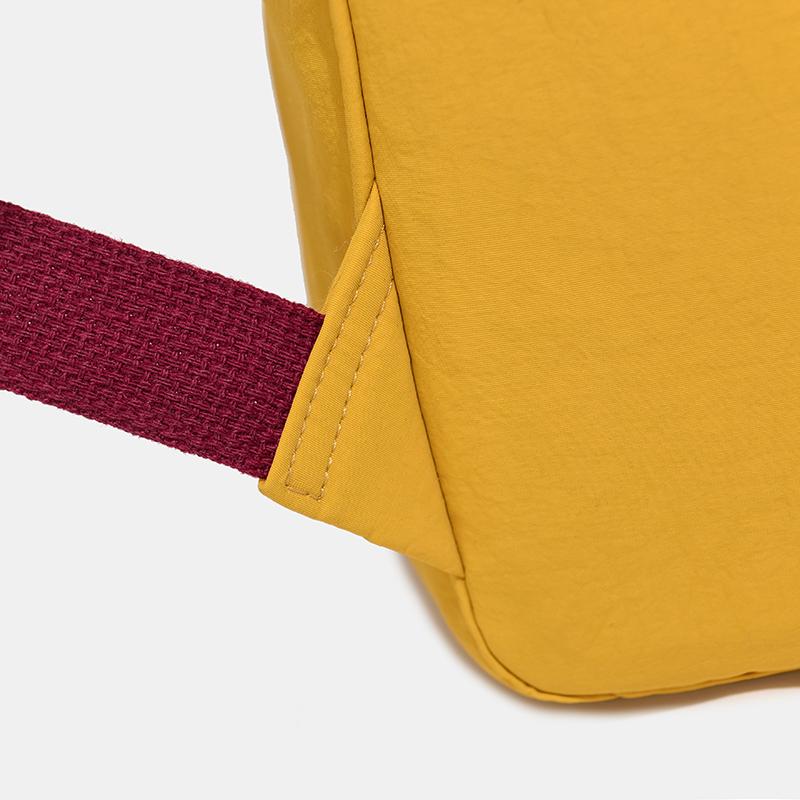 Farbblock-Rucksack mit Fronttasche und gepolsterten Schultergurten
