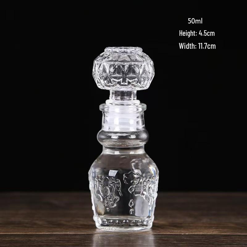 European Style Transparent Glass Carved Small Wine and Liquor Bottle/Vase