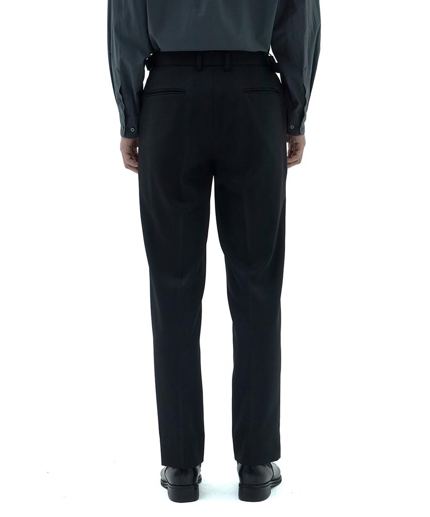 Neibieol Fine Wool Single-Pleat Tapered Pants - Black