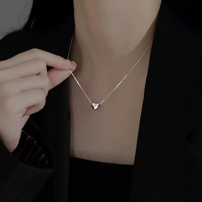 Love Necklace Female Niche High Sense Korean New Simple Design Ins Style Three-dimensional Love Collarbone Chain