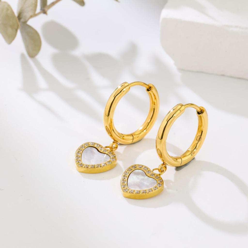 Hong Kong style retro love full diamond earrings round titanium steel earrings simple style Valentine's Day gift vacuum plating
