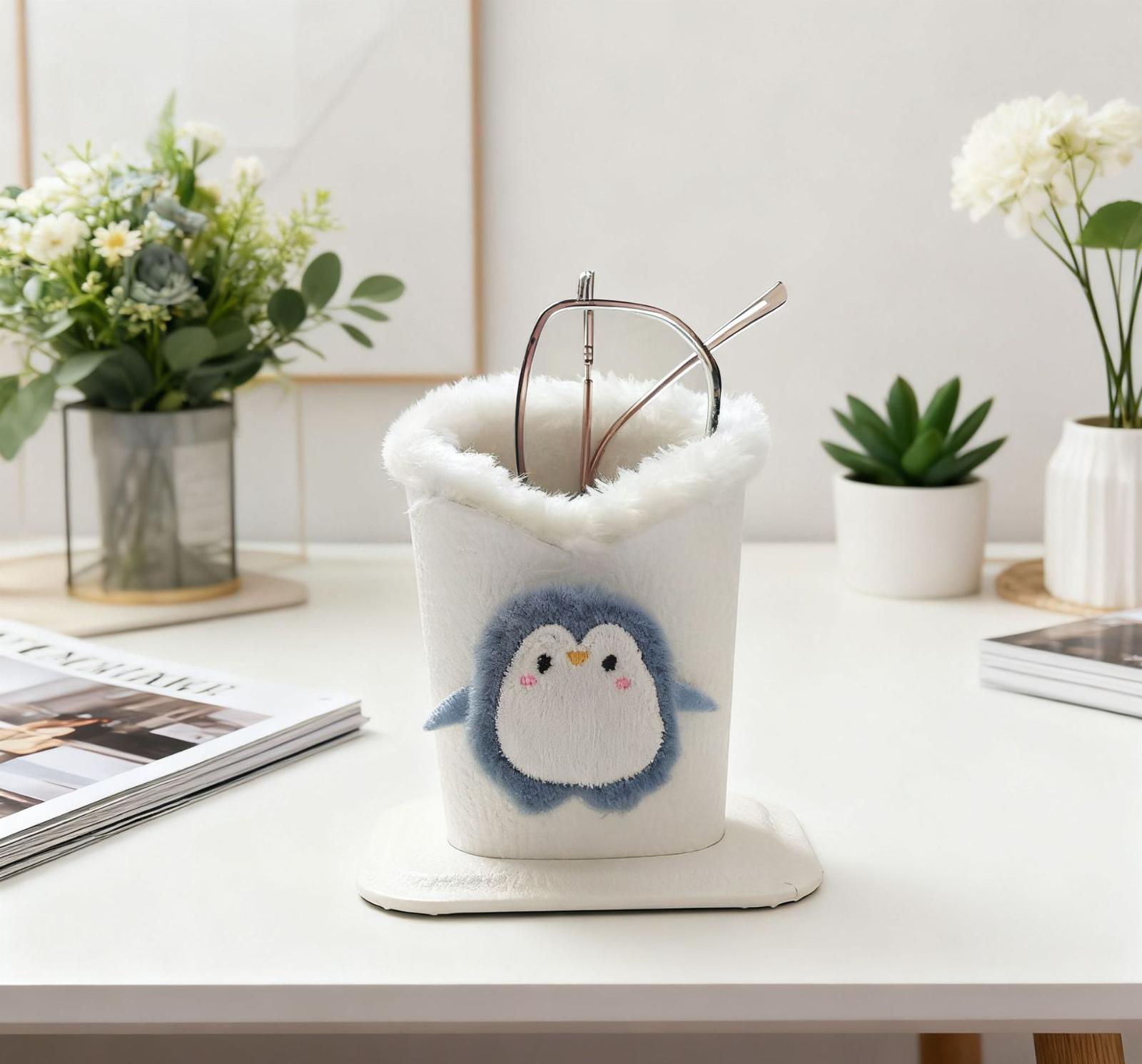 

- Плюшевый держатель для очков Очаровательный мультяшный держатель для очков и ручек Настольное хранилище Стойка для хранения очков One Size