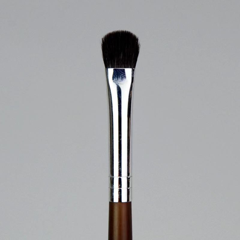 Tapered Wool Animal Hair Makeup Brush for Eyeshadow, Blending, Concealer, and Lip & Brow Application.