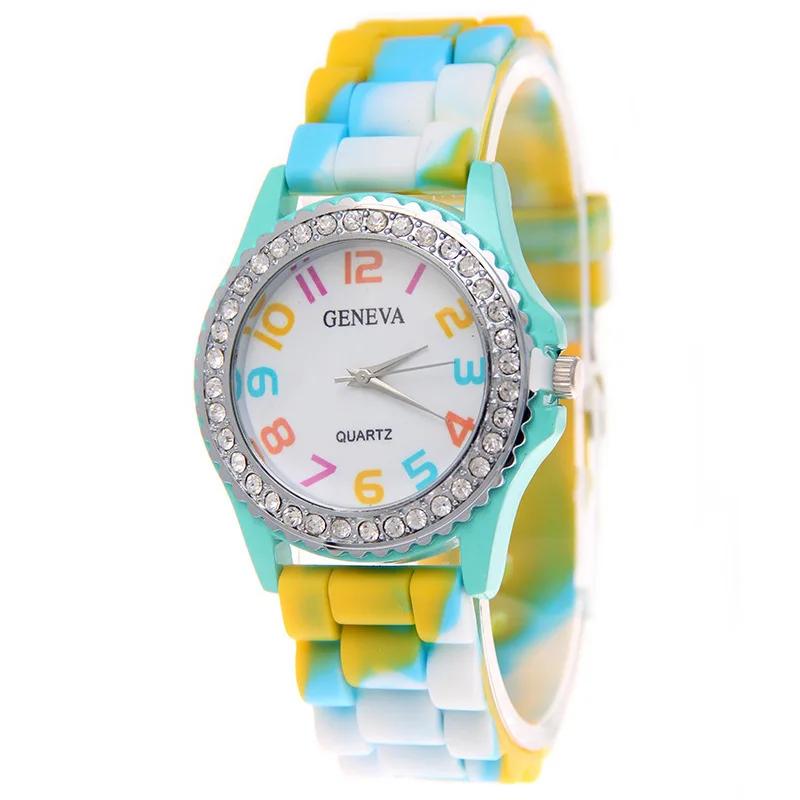 Neue Regenbogenmode Damenuhren Luxus Camouflage Diamant Damen Quarz Uhr Mädchen Silikon Wasserdicht Kleiduhr Weibliche Uhr