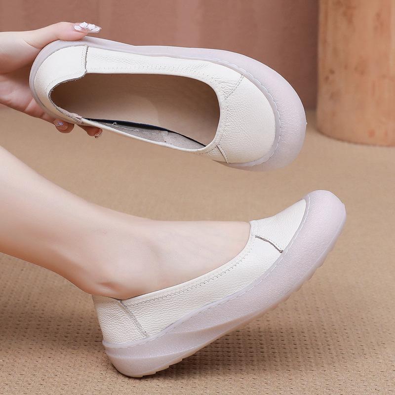 New Genuine Leather Flat Bean Shoes, Anti Slip and Breathable Mother's Shoes, Spring and Summer New Women's Shoes, Single Shoe, One Foot Women's Shoes