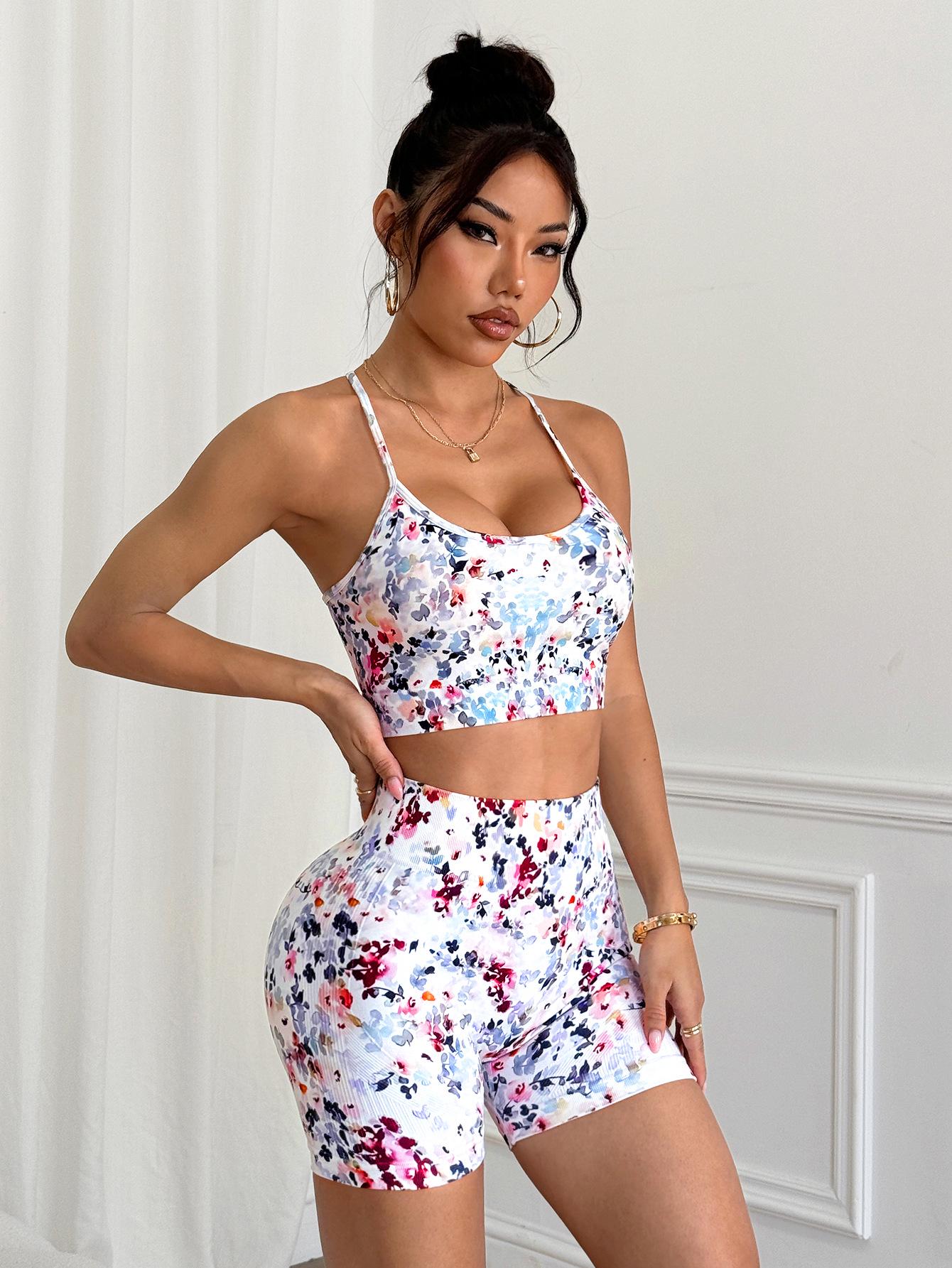 

Женский бесшовный костюм для йоги: Комплект майка и шорты с эффектом лифтинга бедер для бега и спорта L