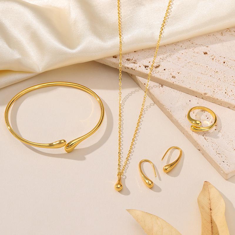 Umweltfreundliches Material Wassertropfen-Halskette vierteiliges Ohrring-Ring-Armband-Set Schmuck