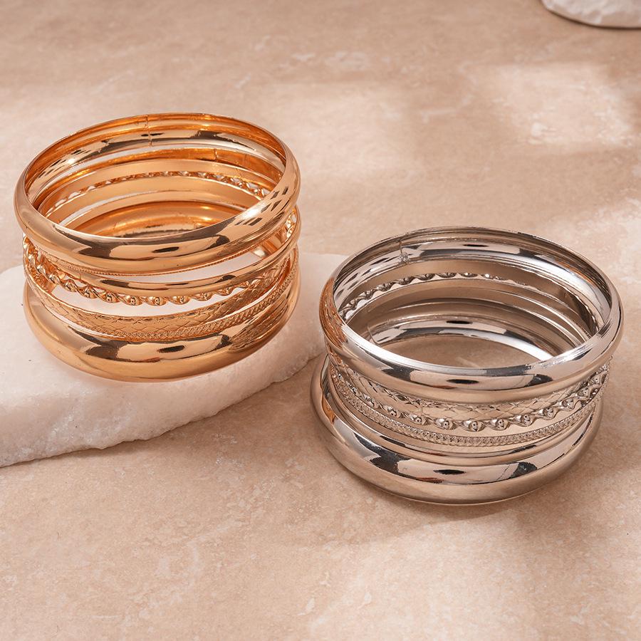Set di Braccialetti Geometrici Metallici da Otto Pezzi